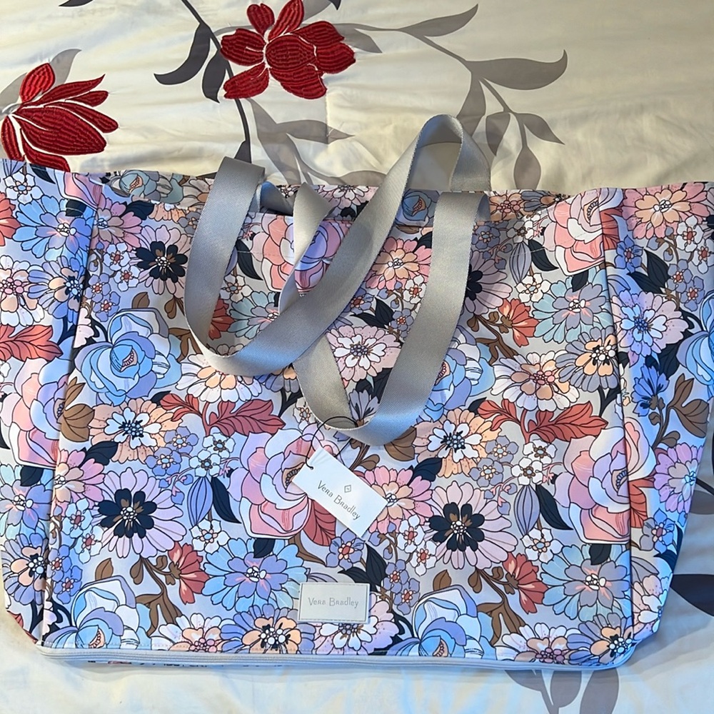 Vera Bradley Deluxe  Very Large Family Tote in Aloha Blooms pattern